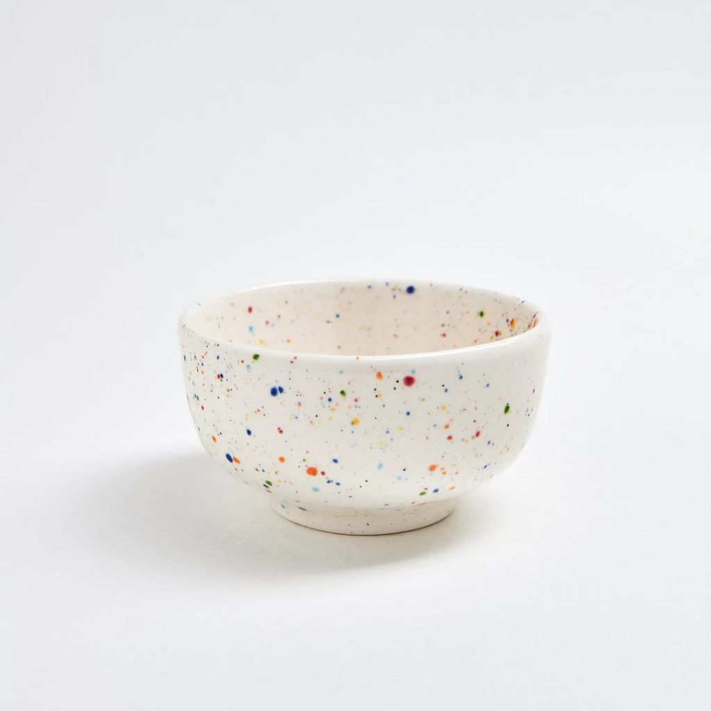 bol de cerámica blanco hecho a mano
