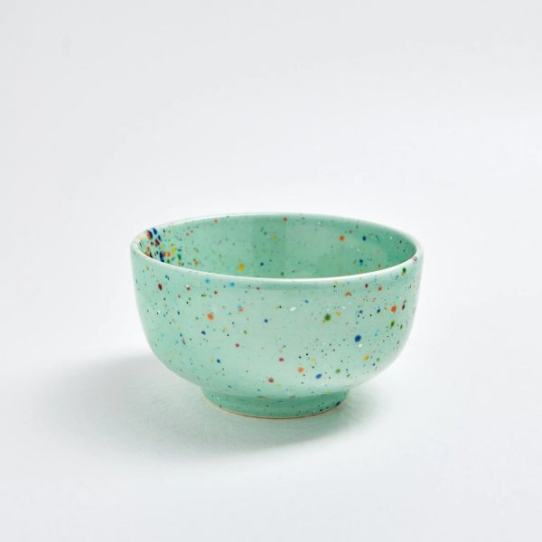 bol de cerámica verde hecho a mano